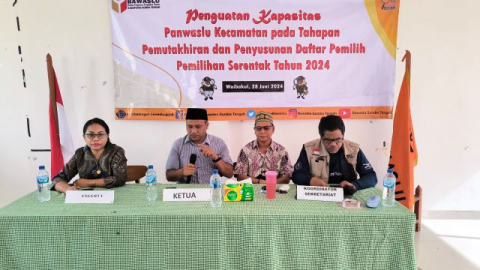 Ketua Bawaslu Sumba Tengah saat menyampaikan arahan