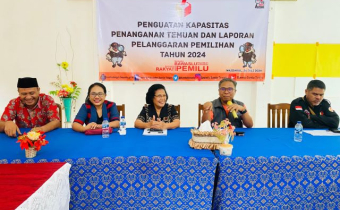 Anggota Bawaslu Provinsi NTT, James Welem Ratu saat menyampaikan arahan dalam kegiatan Kapasitas Penanganan Temuan dan Laporan Pelanggaran Pemilihan 2024 