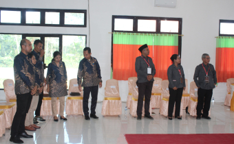 Ketua dan Anggota Bawaslu Sumba Tengah saat melakukan pengawasan hari pertama Pendaftaran Bapaslon Kepala Daerah Sumba Tengah Tahun 2024